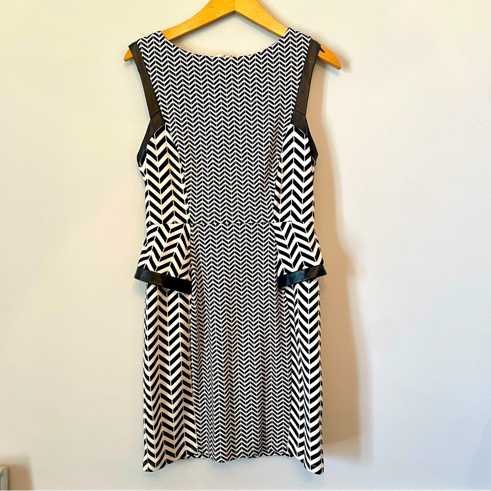 Nikibiki Fitted Geometric Dress